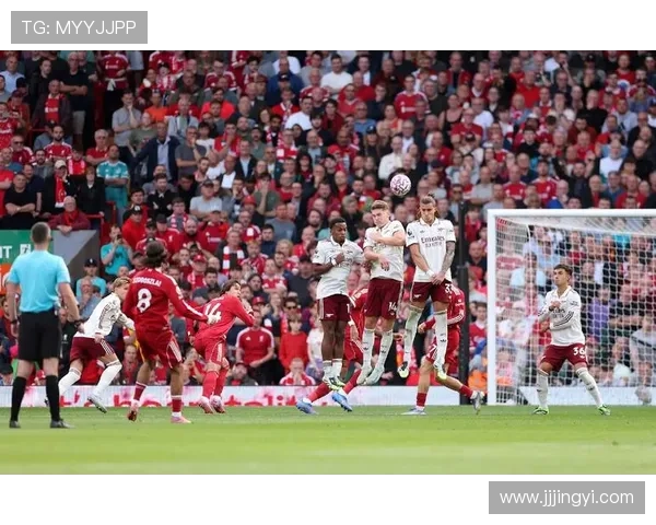 詹俊慰问利物浦球迷传递正能量